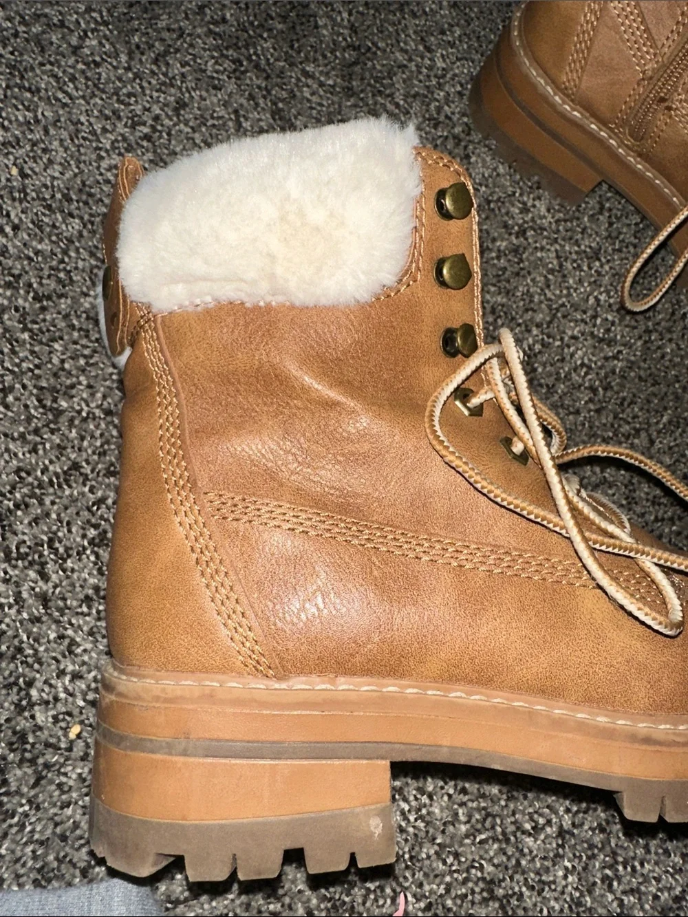 Madden Girl Tan Faux-Fur Lined Lace-Up Winter Boots 7.5 Fall Family Holiday